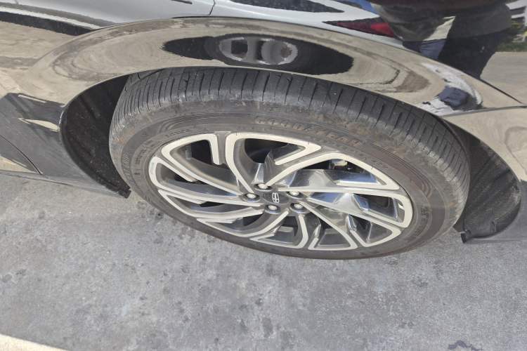 Used Lincoln Z 2025 2.0T Luxury Edition Right Front Wheel Hub