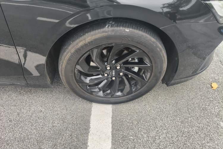 Used Lincoln Z 2025 2.0T Prestige Hybrid Edition Right Front Wheel Hub