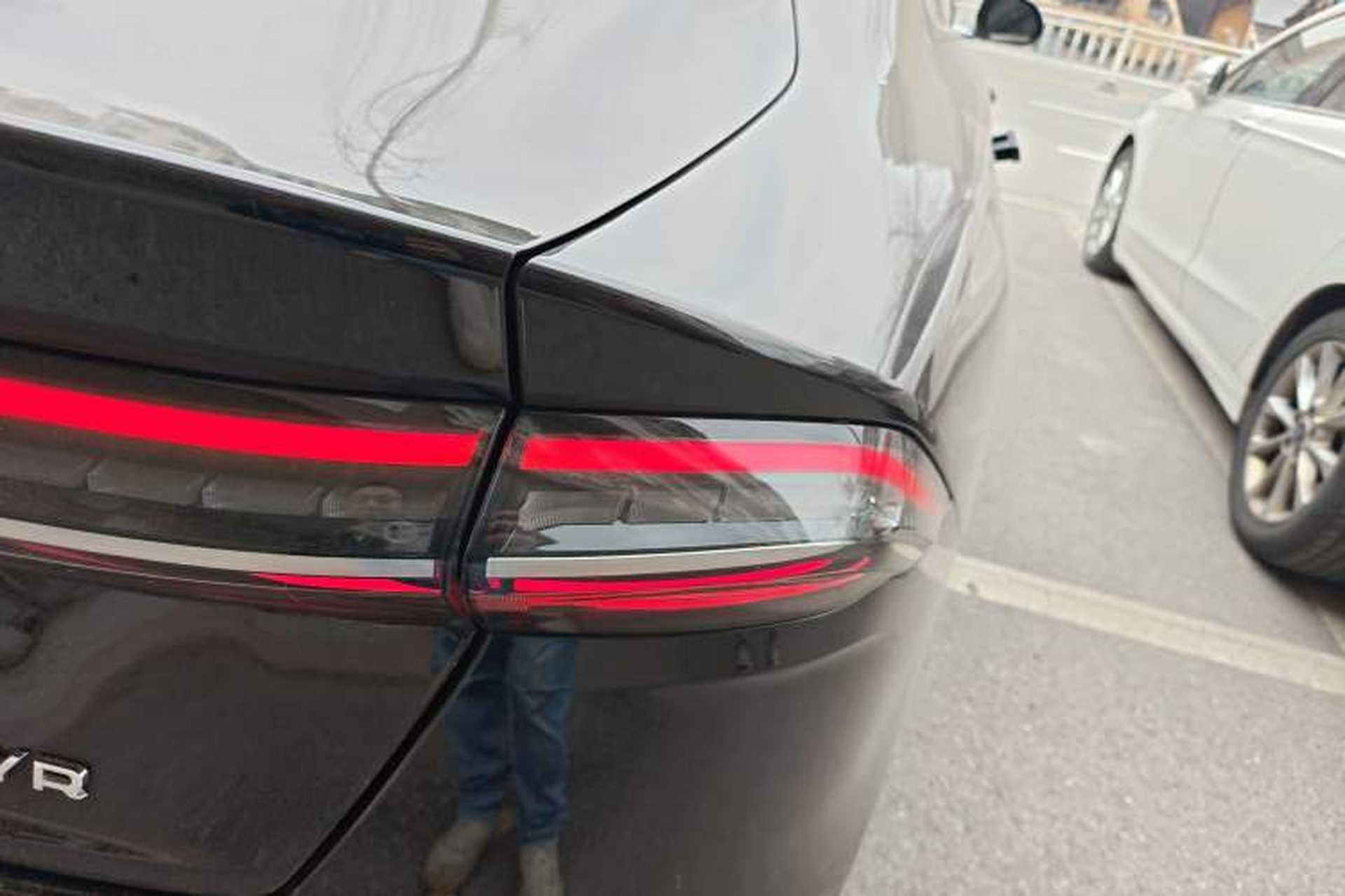 Used Lincoln Z 2025 2.0T Prestige Hybrid Edition Right Rear Taillight