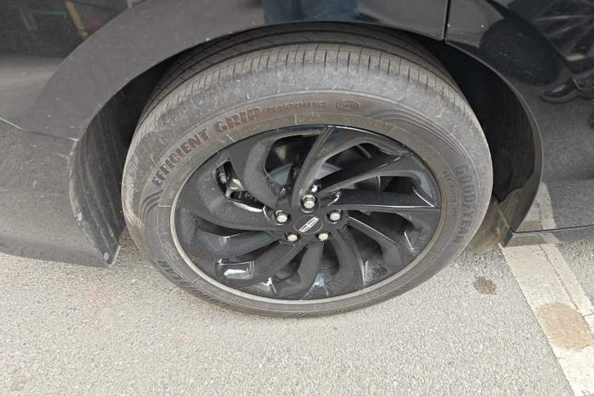 Used Lincoln Z 2025 2.0T Prestige Hybrid Edition Right Rear Wheel Hub