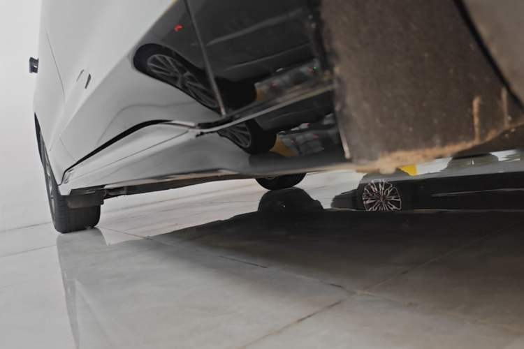 Used Lincoln Z 2025 2.0T Prestige Edition Right Side Sill