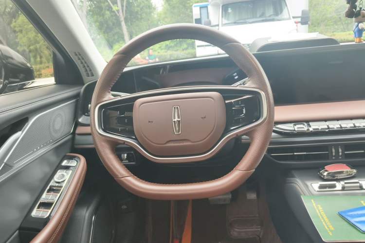Used Lincoln Z 2025 2.0T Prestige Hybrid Edition Steering Wheel