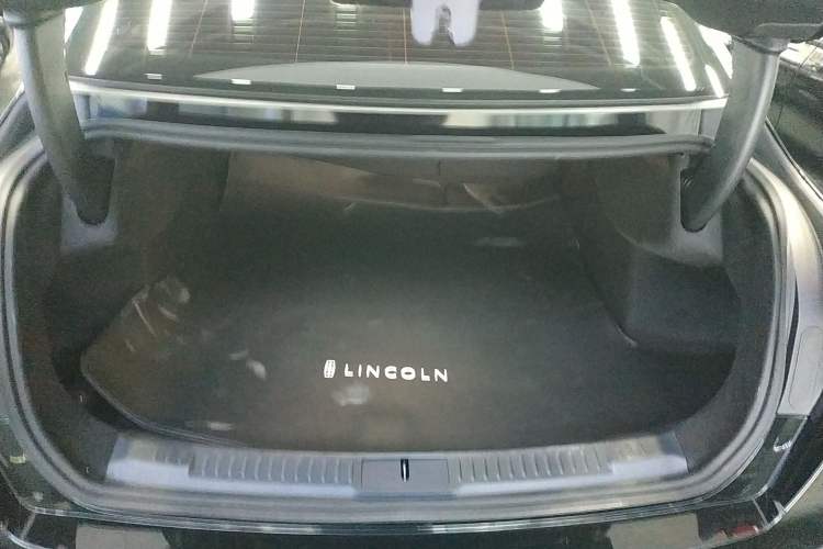 Used Lincoln Z 2025 2.0T Prestige Edition Trunk