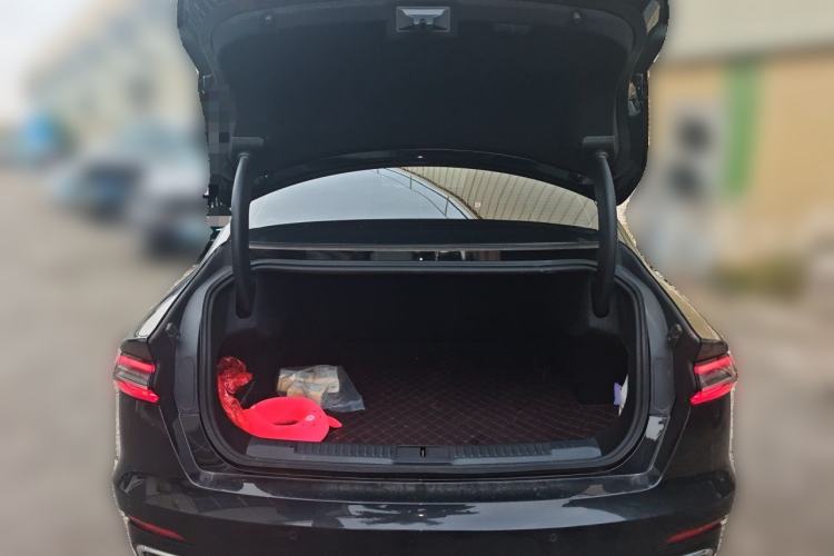 Used Lincoln Z 2025 2.0T Luxury Edition Trunk