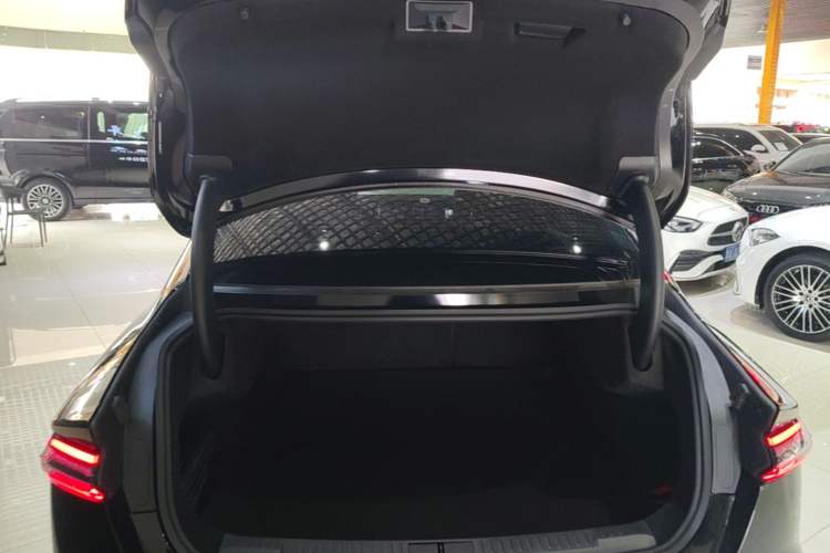Used Lincoln Z 2025 2.0T Prestige Edition Trunk