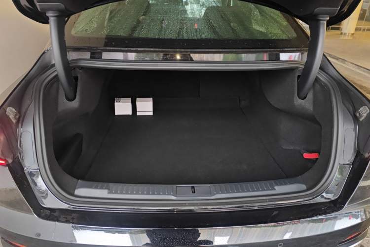 Used Lincoln Z 2025 2.0T Prestige Edition Trunk