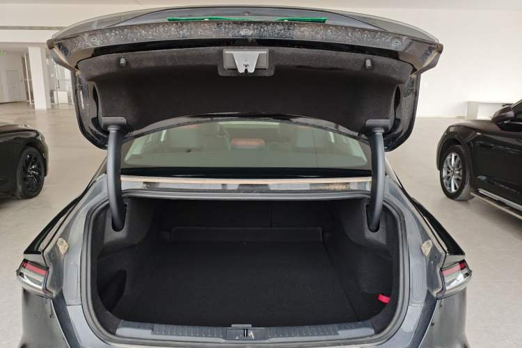 Used Lincoln Z 2025 2.0T Prestige Edition Trunk
