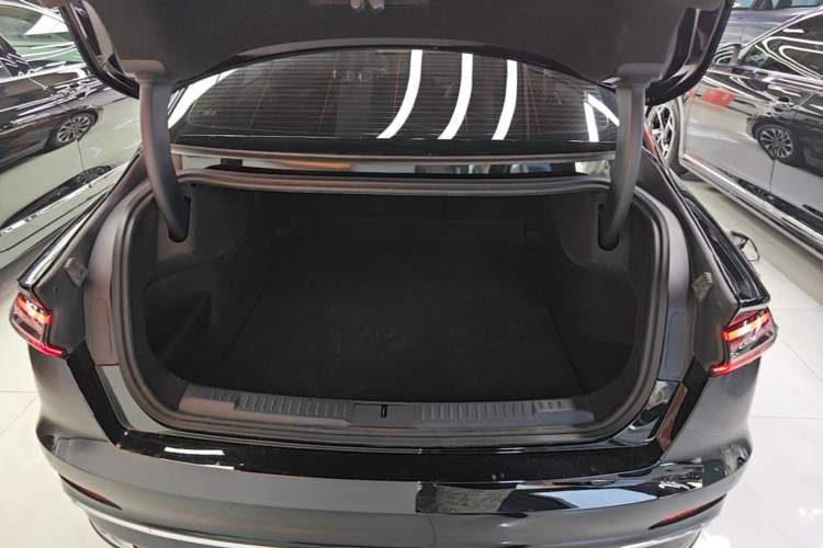 Used Lincoln Z 2025 2.0T Prestige Edition Trunk