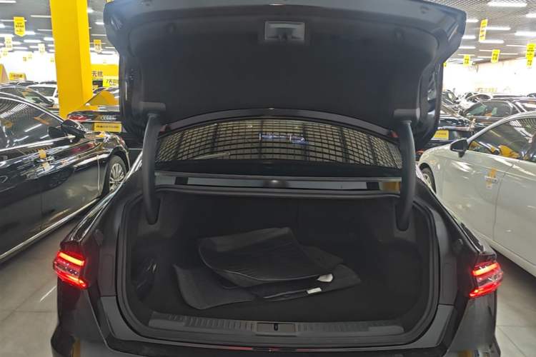 Used Lincoln Z 2025 2.0T Prestige Edition Trunk