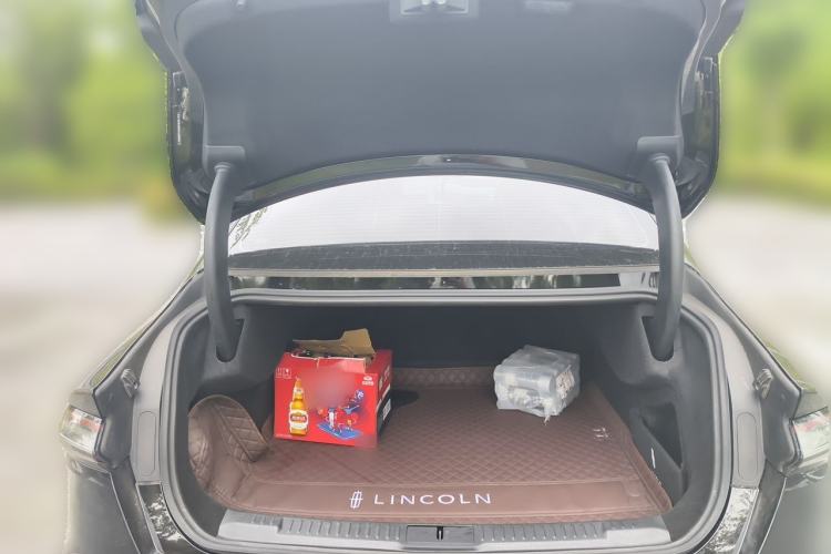 Used Lincoln Z 2025 2.0T Prestige Hybrid Edition Trunk