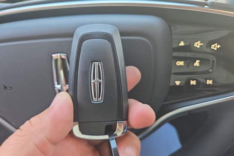 Used Lincoln Z 2025 2.0T Luxury Edition Vehicle Key