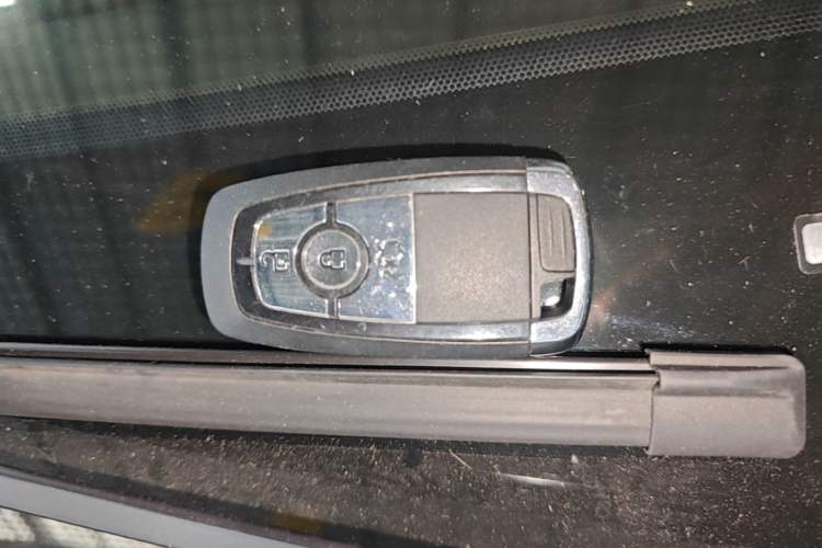 Used Lincoln Z 2025 2.0T Prestige Edition Vehicle Key