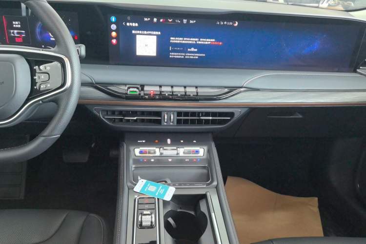 Used Lincoln Z 2025 2.0T Prestige Edition Audio And AC Panel