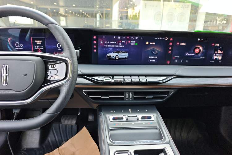 Used Lincoln Z 2025 2.0T Prestige Edition Audio And AC Panel