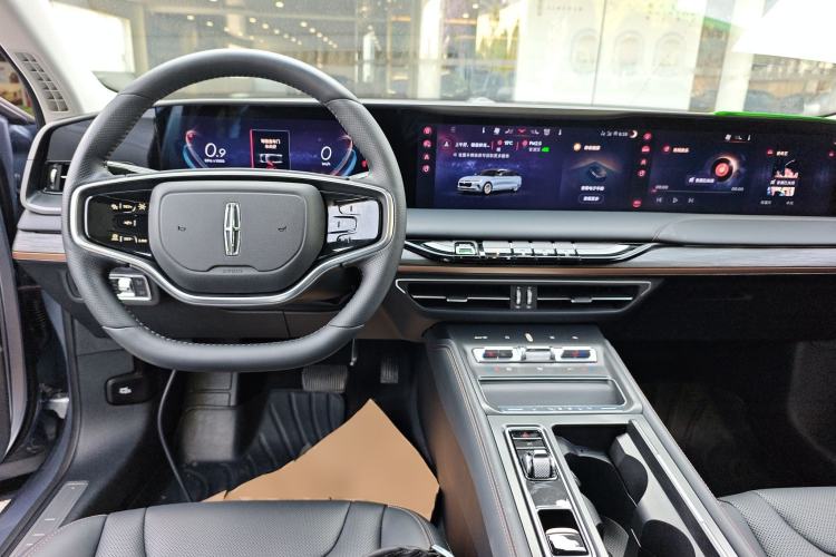 Used Lincoln Z 2025 2.0T Prestige Edition Center Console