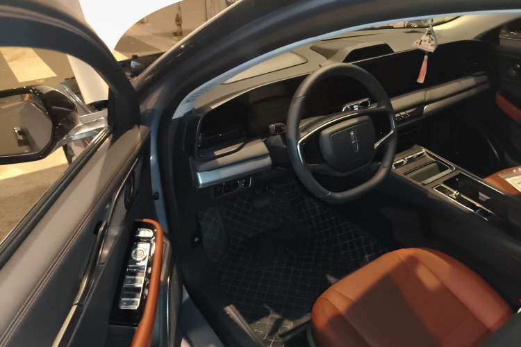 Used Lincoln Z 2025 2.0T Luxury Edition Driver Seat