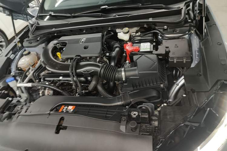 Used Lincoln Z 2025 2.0T Prestige Edition Engine Bay