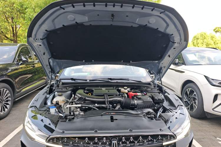 Used Lincoln Z 2025 2.0T Prestige Edition Engine Bay