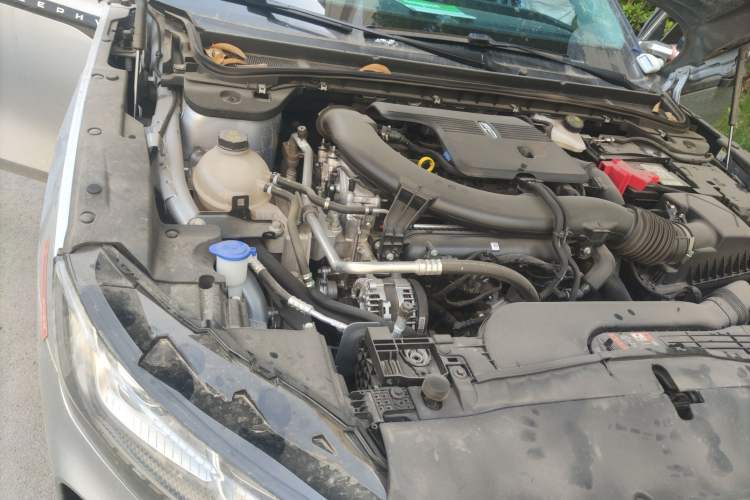 Used Lincoln Z 2025 2.0T Prestige Edition Engine Bay Right