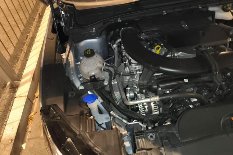 Used Lincoln Z 2025 2.0T Luxury Edition Engine Bay Right