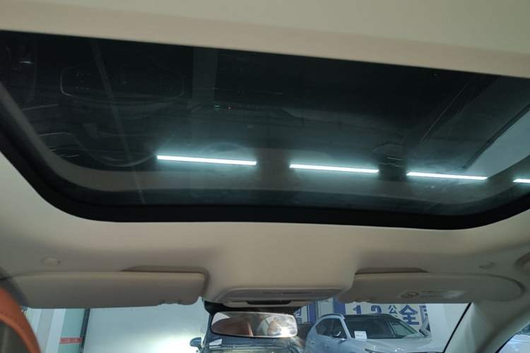 Used Lincoln Z 2025 2.0T Prestige Edition Headliner