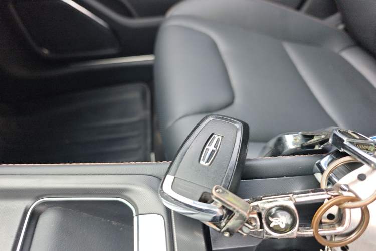 Used Lincoln Z 2025 2.0T Prestige Edition Interior 1