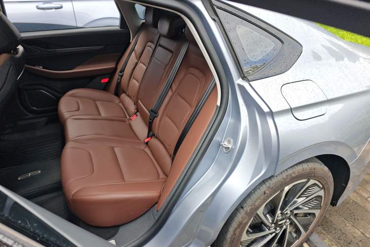 Used Lincoln Z 2025 2.0T Zunyi Hybrid Version Left Rear Seat