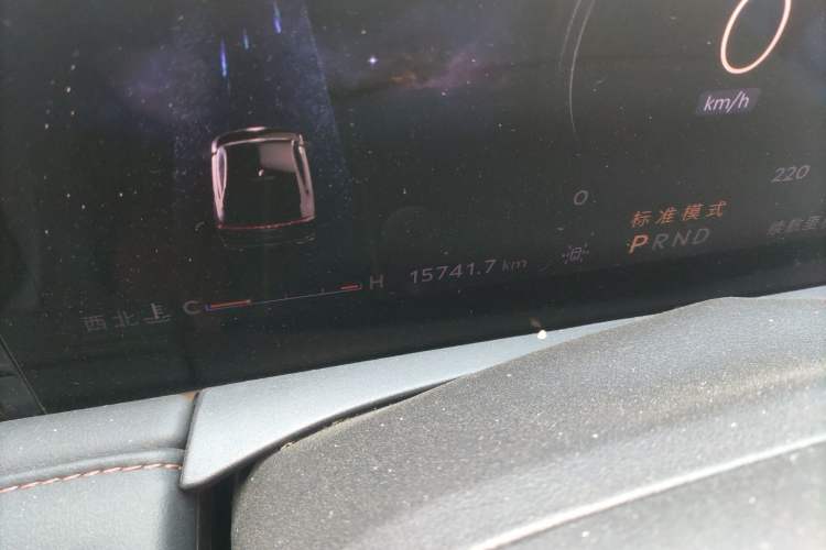 Used Lincoln Z 2025 2.0T Prestige Edition Odometer Close Up