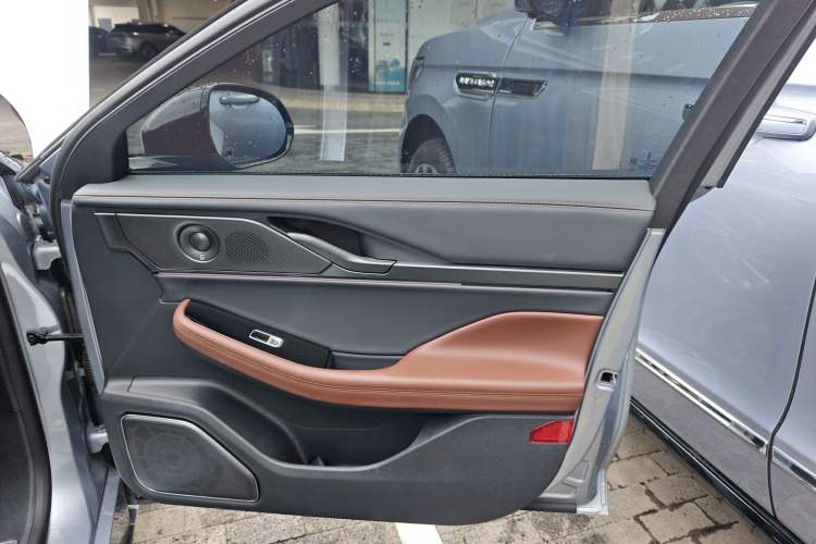 Used Lincoln Z 2025 2.0T Zunyi Hybrid Version Right Front Door Interior