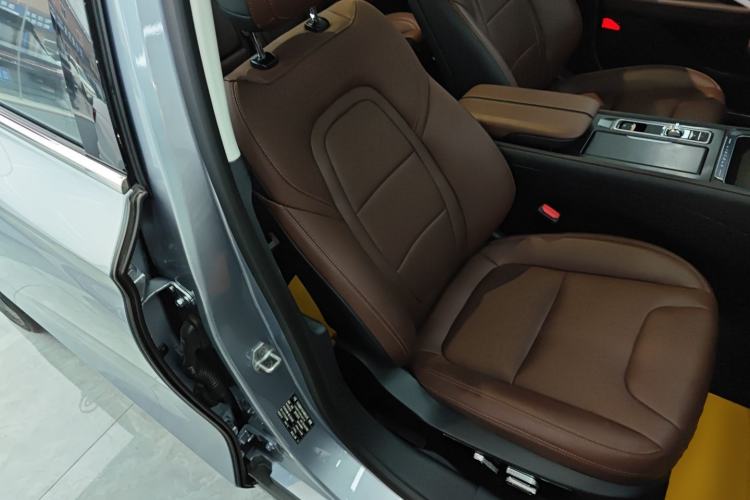 Used Lincoln Z 2025 2.0T Prestige Hybrid Edition Right Front Seat
