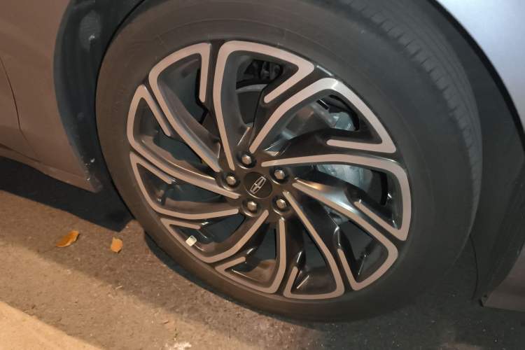 Used Lincoln Z 2025 2.0T Luxury Edition Right Front Wheel Hub