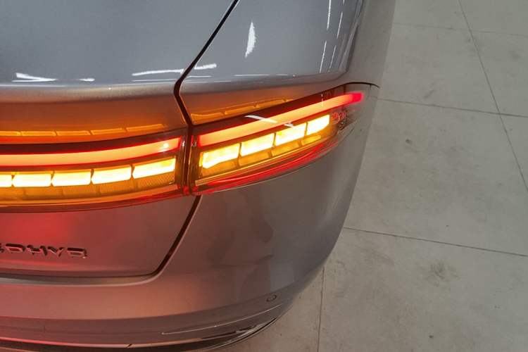 Used Lincoln Z 2025 2.0T Prestige Edition Right Rear Taillight