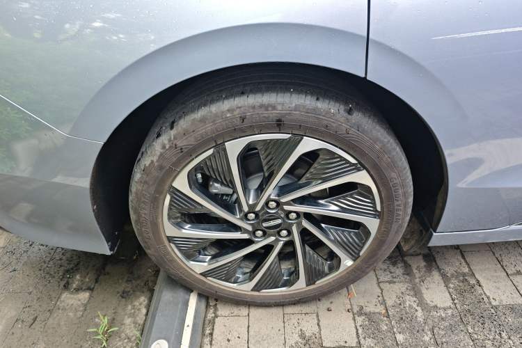 Used Lincoln Z 2025 2.0T Zunyi Hybrid Version Right Rear Wheel Hub