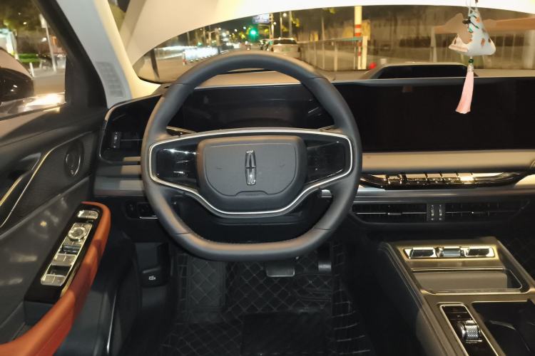 Used Lincoln Z 2025 2.0T Luxury Edition Steering Wheel