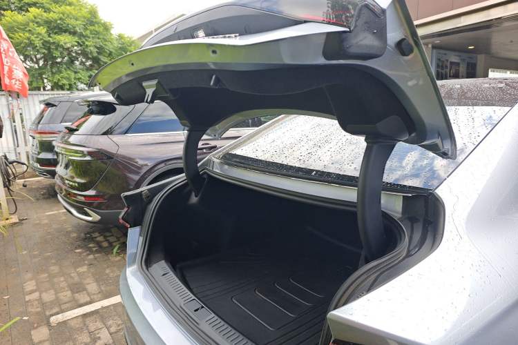Used Lincoln Z 2025 2.0T Zunyi Hybrid Version Trunk