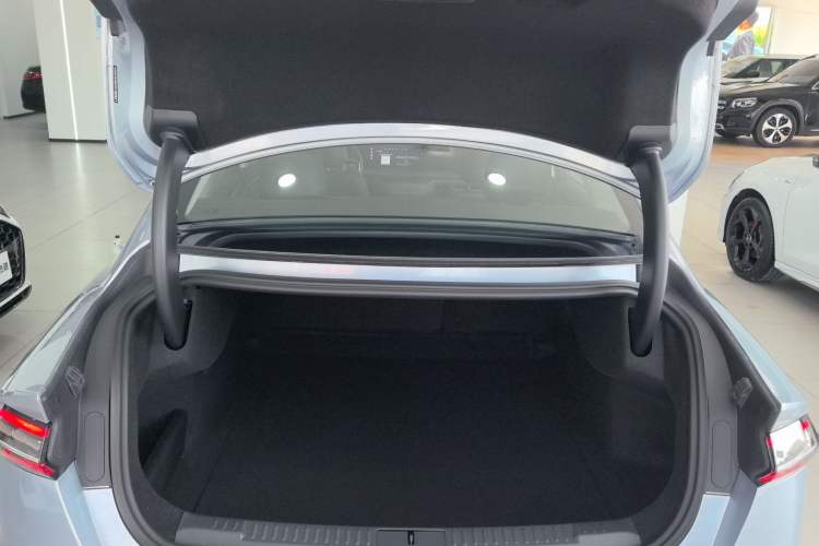 Used Lincoln Z 2025 2.0T Prestige Edition Trunk
