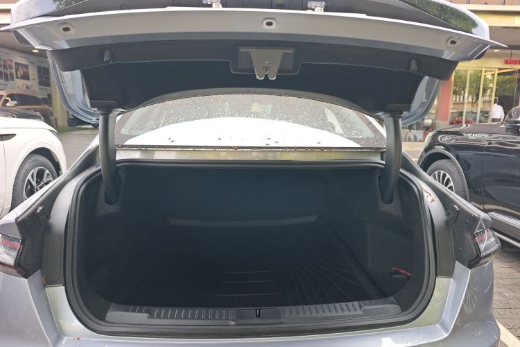 Used Lincoln Z 2025 2.0T Prestige Edition Trunk