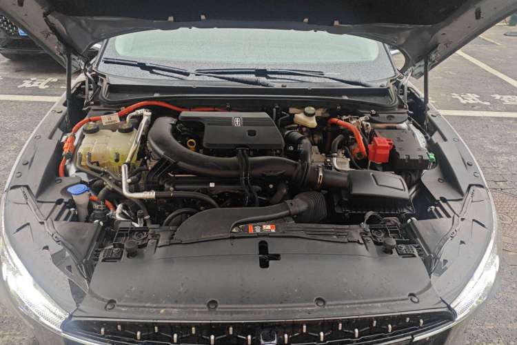 Used Lincoln Z 2025 2.0T Prestige Hybrid Edition Engine Bay