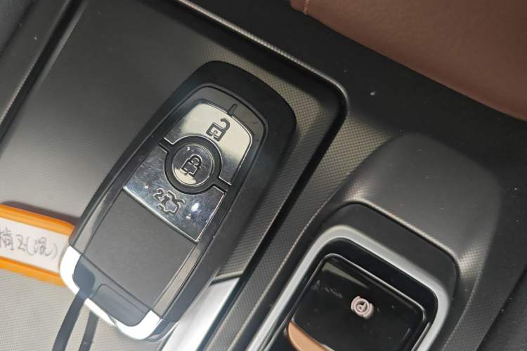 Used Lincoln Z 2025 2.0T Prestige Hybrid Edition Interior 1