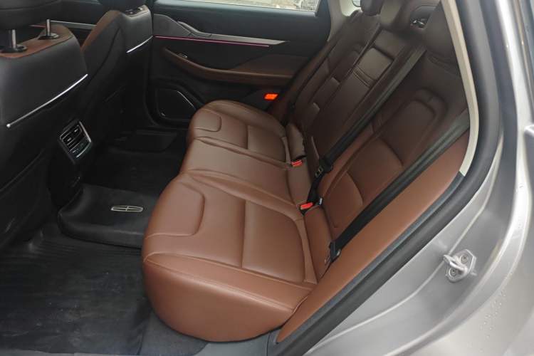 Used Lincoln Z 2025 2.0T Prestige Hybrid Edition Left Rear Seat