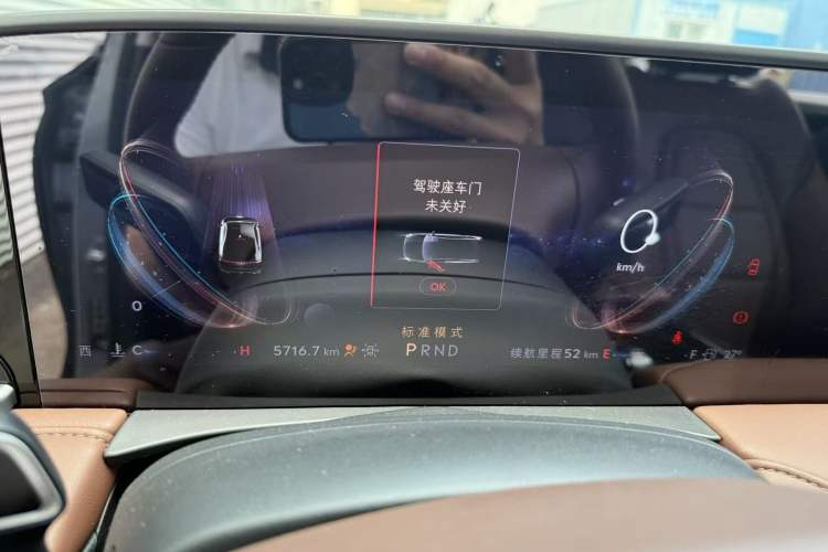 Used Lincoln Z 2025 2.0T Prestige Hybrid Edition Odometer Close Up