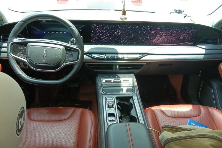 Used Lincoln Z 2025 2.0T Prestige Edition Center Console