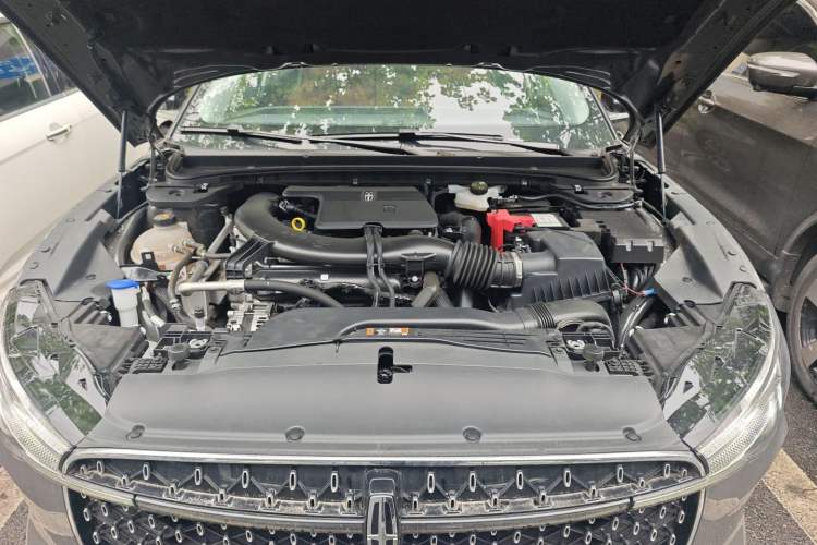 Used Lincoln Z 2025 2.0T Prestige Edition Engine Bay