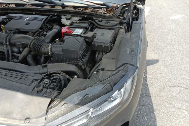 Used Lincoln Z 2025 2.0T Prestige Edition Engine Bay Left