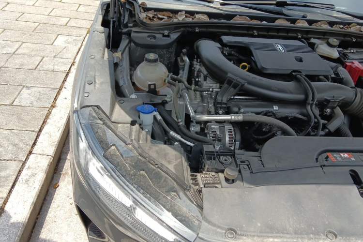 Used Lincoln Z 2025 2.0T Prestige Edition Engine Bay Right