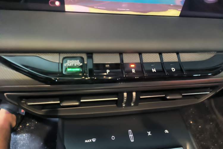 Used Lincoln Z 2025 2.0T Luxury Edition Gear Lever