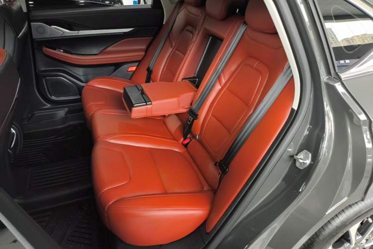 Used Lincoln Z 2025 2.0T Prestige Edition Left Rear Seat