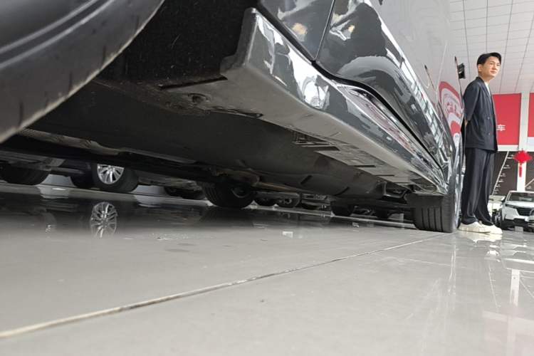 Used Lincoln Z 2025 2.0T Prestige Edition Left Side Sill