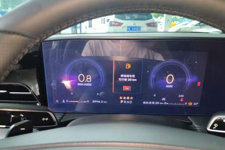 Used Lincoln Z 2025 2.0T Prestige Edition Odometer Close Up