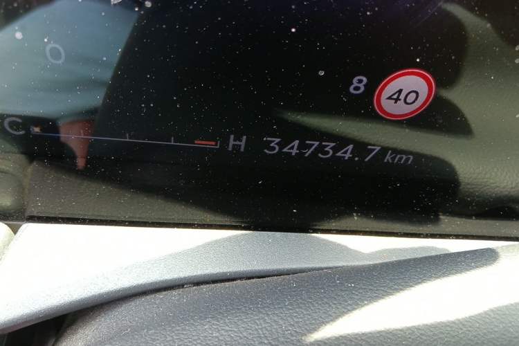Used Lincoln Z 2025 2.0T Prestige Edition Odometer Close Up